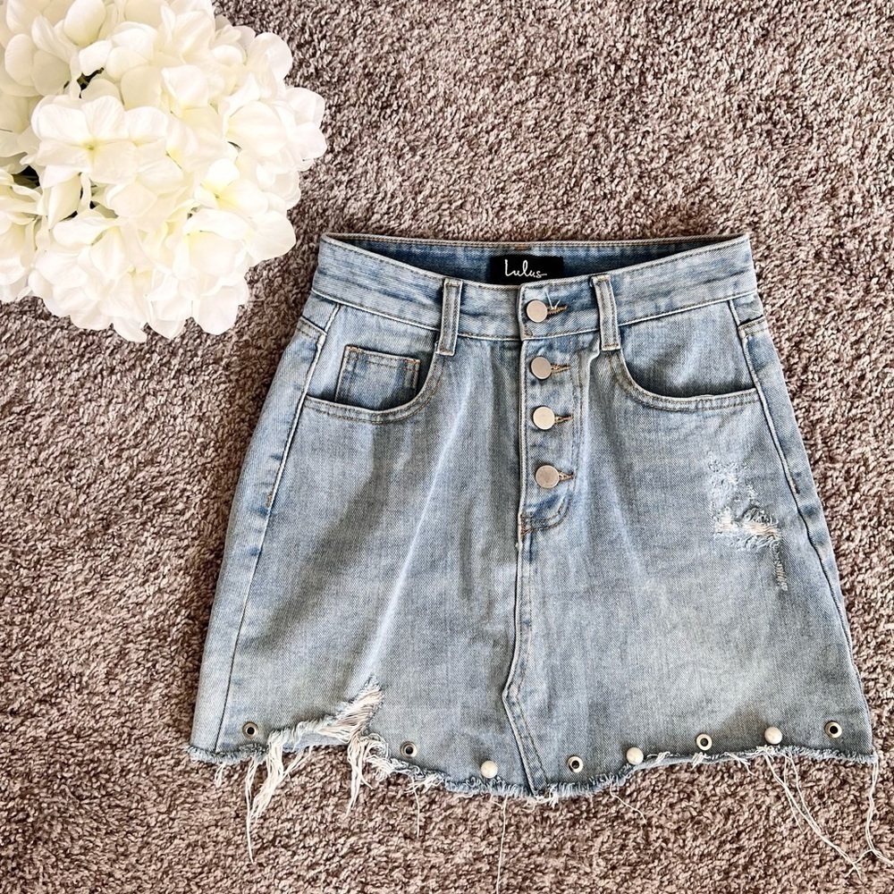 Lulu’s Distressed Denim Mini Skirt Sz S
